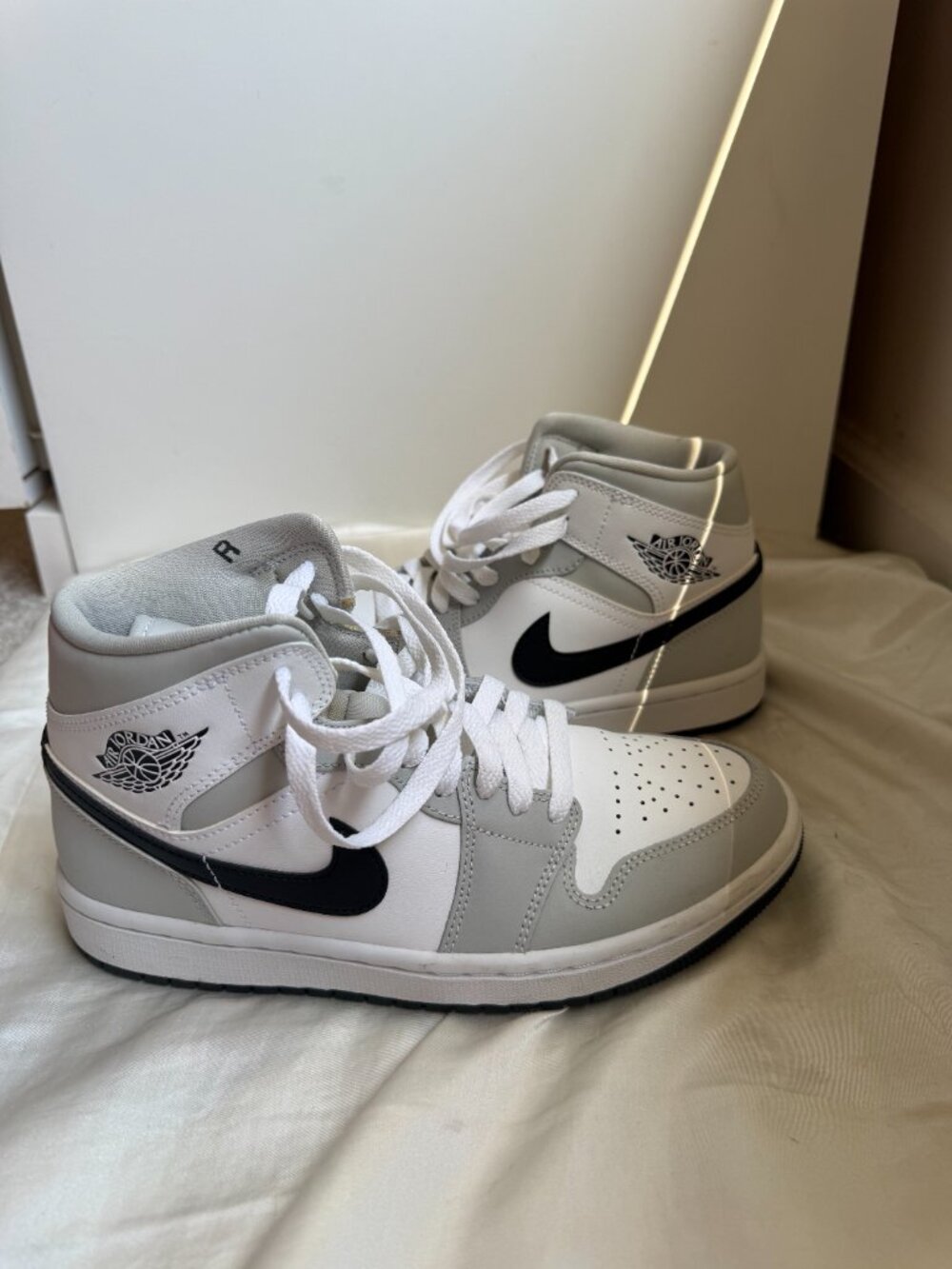 Air Jordan 1 Mid 'Light Smoke Grey' Womens Sneakers 7.5 (BQ6472-015)